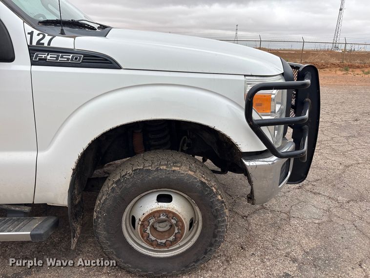 image for item FC2223 2014 Ford F350 Super Duty Crew Cab flatbed pickup truck