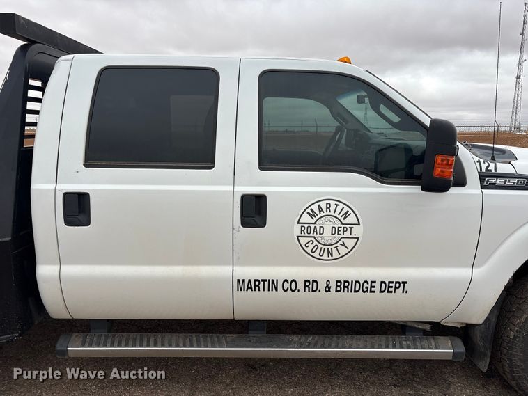 image for item FC2223 2014 Ford F350 Super Duty Crew Cab flatbed pickup truck
