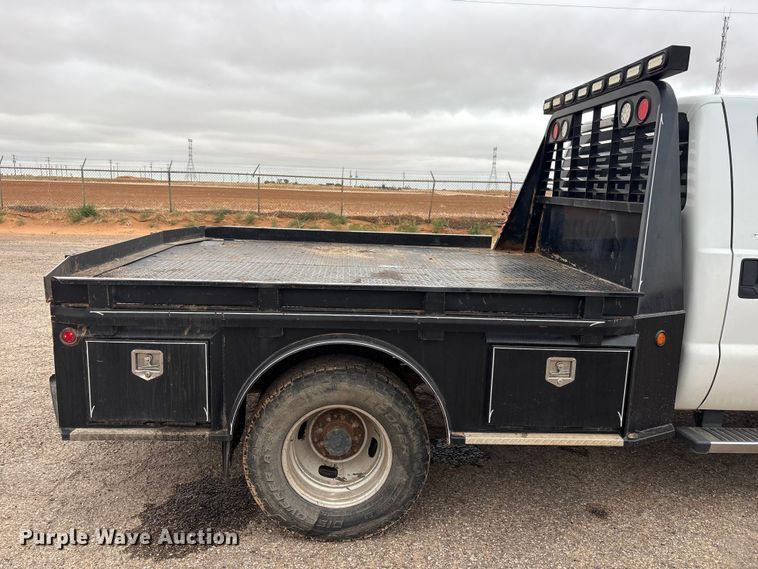 image for item FC2223 2014 Ford F350 Super Duty Crew Cab flatbed pickup truck