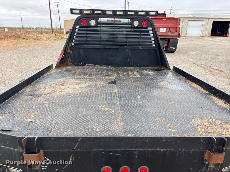 image for item FC2223 2014 Ford F350 Super Duty Crew Cab flatbed pickup truck