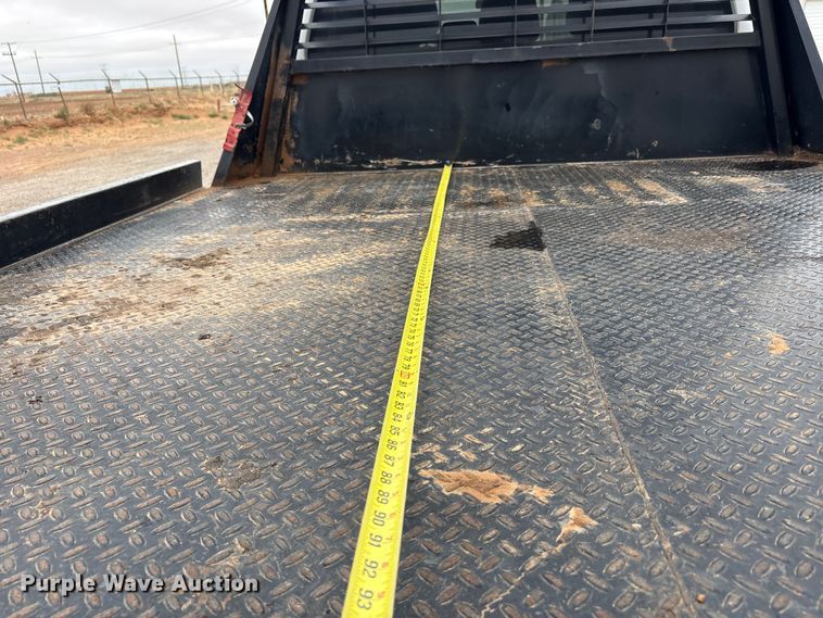 image for item FC2223 2014 Ford F350 Super Duty Crew Cab flatbed pickup truck