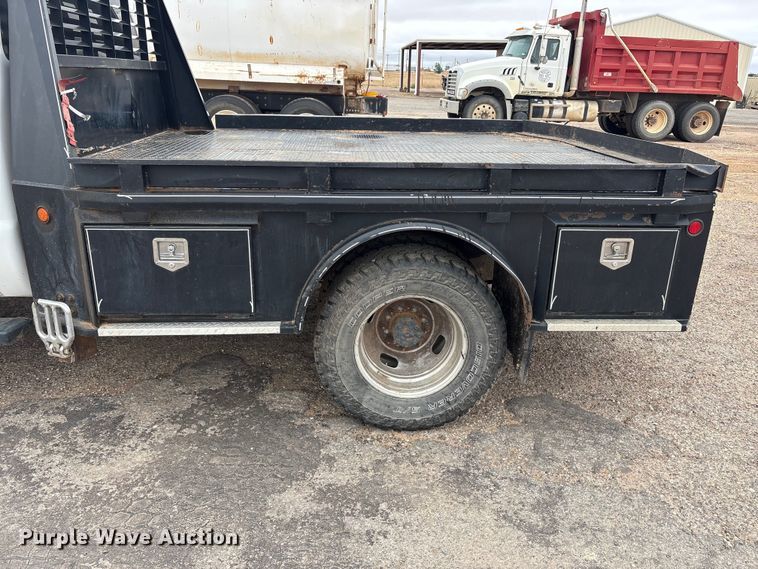 image for item FC2223 2014 Ford F350 Super Duty Crew Cab flatbed pickup truck