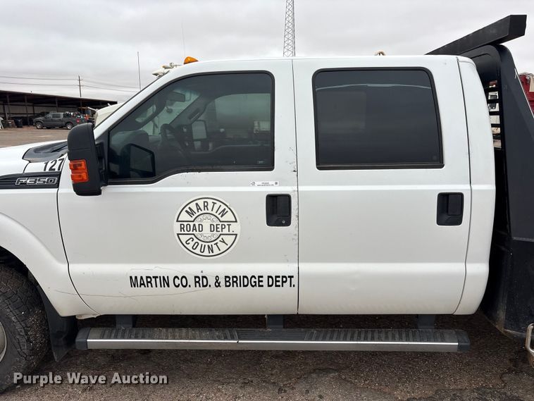 image for item FC2223 2014 Ford F350 Super Duty Crew Cab flatbed pickup truck