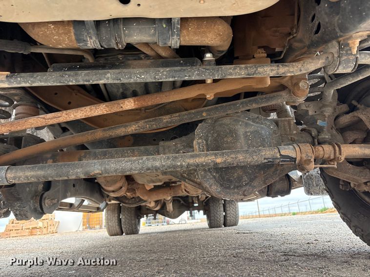 image for item FC2223 2014 Ford F350 Super Duty Crew Cab flatbed pickup truck