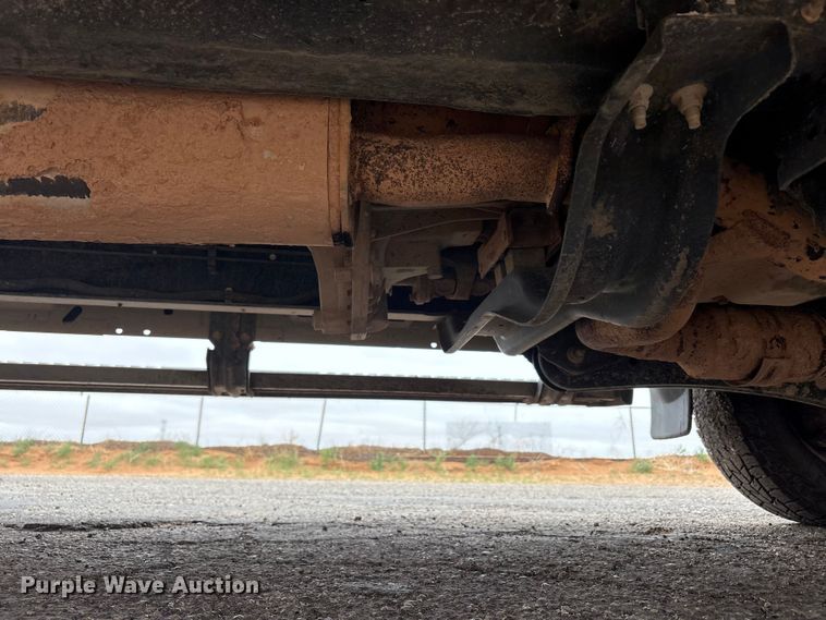 image for item FC2223 2014 Ford F350 Super Duty Crew Cab flatbed pickup truck