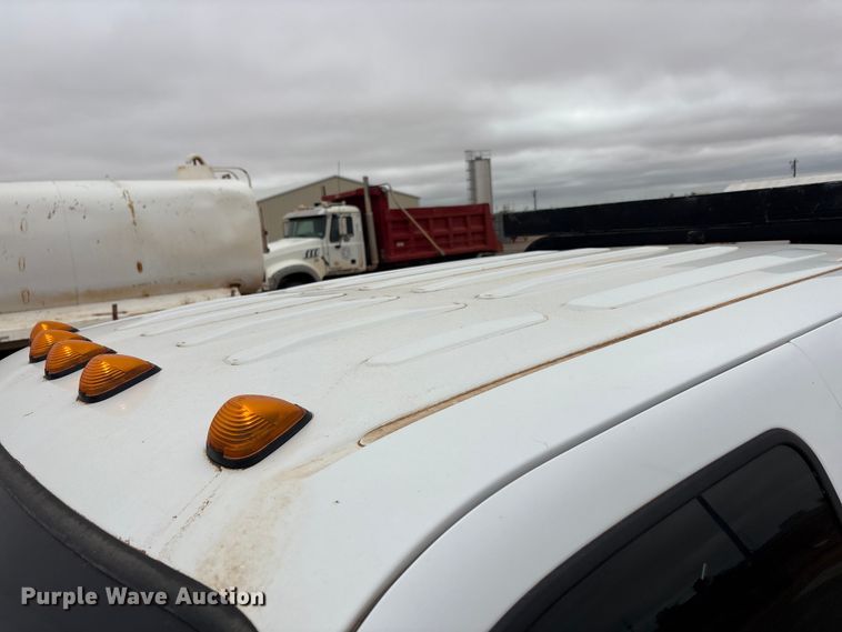 image for item FC2223 2014 Ford F350 Super Duty Crew Cab flatbed pickup truck