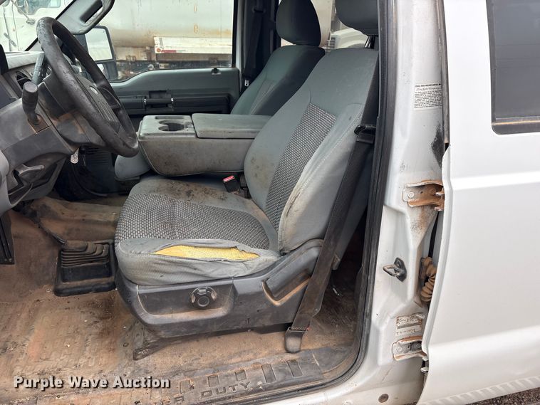 image for item FC2223 2014 Ford F350 Super Duty Crew Cab flatbed pickup truck