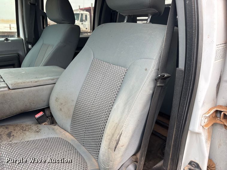 image for item FC2223 2014 Ford F350 Super Duty Crew Cab flatbed pickup truck