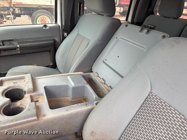 image for item FC2223 2014 Ford F350 Super Duty Crew Cab flatbed pickup truck