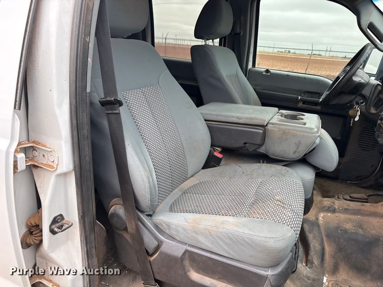 image for item FC2223 2014 Ford F350 Super Duty Crew Cab flatbed pickup truck