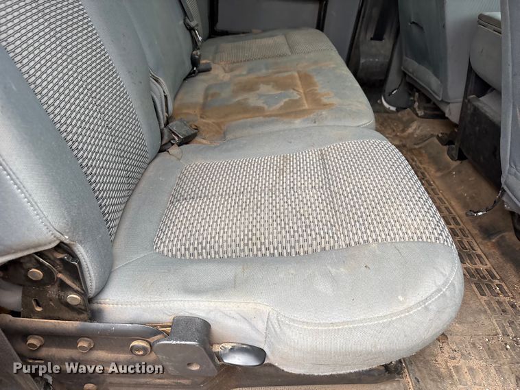 image for item FC2223 2014 Ford F350 Super Duty Crew Cab flatbed pickup truck