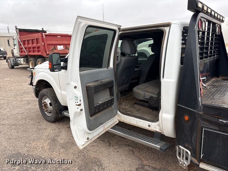 image for item FC2223 2014 Ford F350 Super Duty Crew Cab flatbed pickup truck