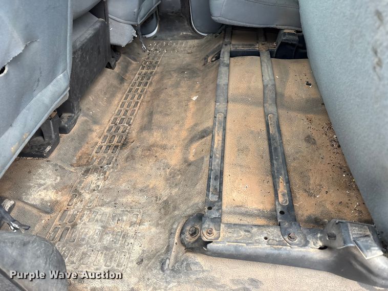 image for item FC2223 2014 Ford F350 Super Duty Crew Cab flatbed pickup truck
