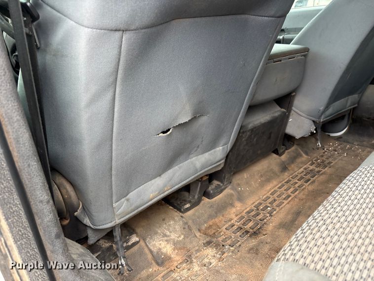 image for item FC2223 2014 Ford F350 Super Duty Crew Cab flatbed pickup truck