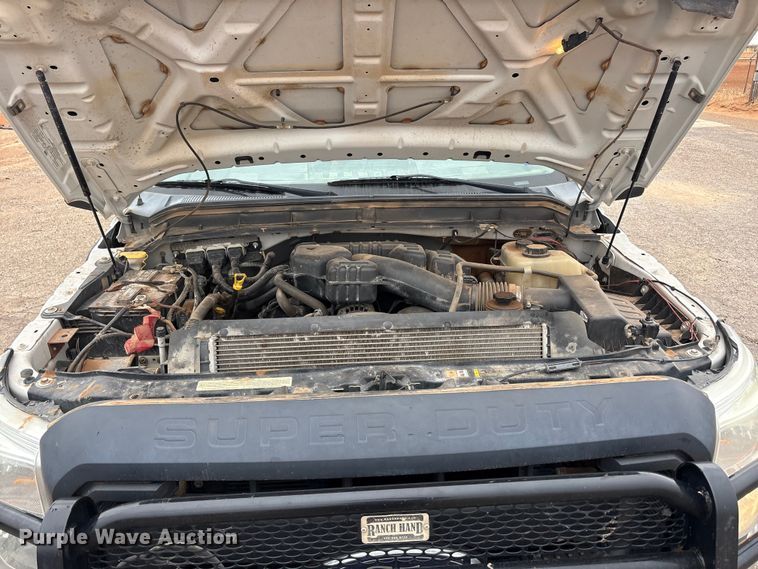 image for item FC2223 2014 Ford F350 Super Duty Crew Cab flatbed pickup truck