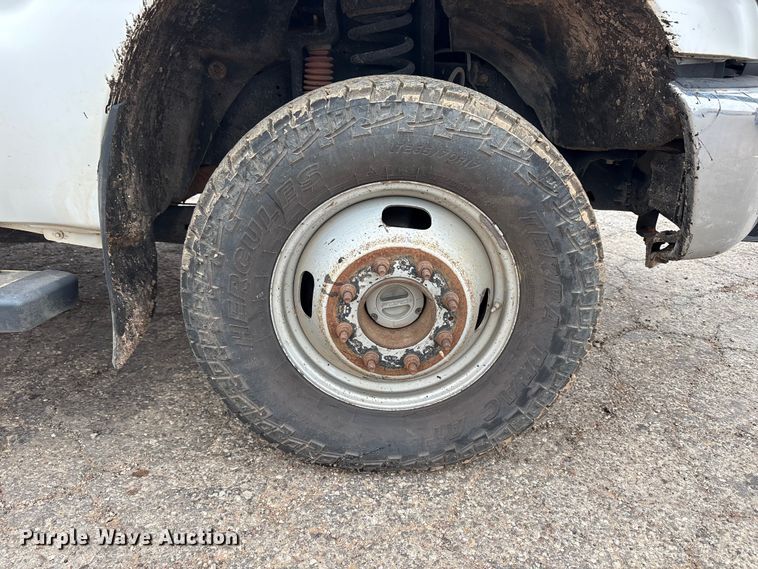 image for item FC2223 2014 Ford F350 Super Duty Crew Cab flatbed pickup truck