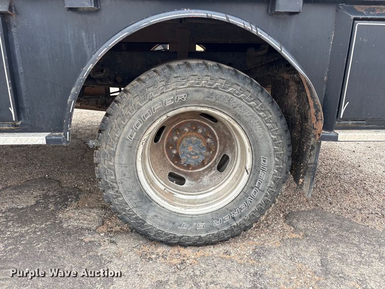 image for item FC2223 2014 Ford F350 Super Duty Crew Cab flatbed pickup truck