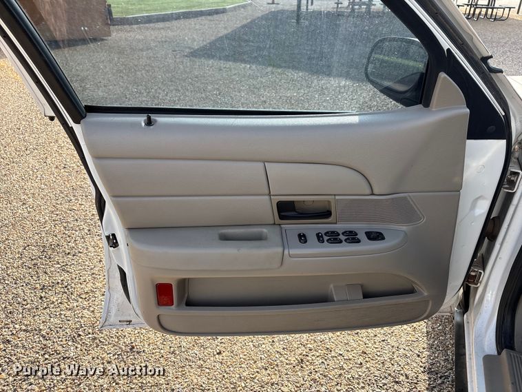 image for item FC2281 2007 Ford Crown Victoria 