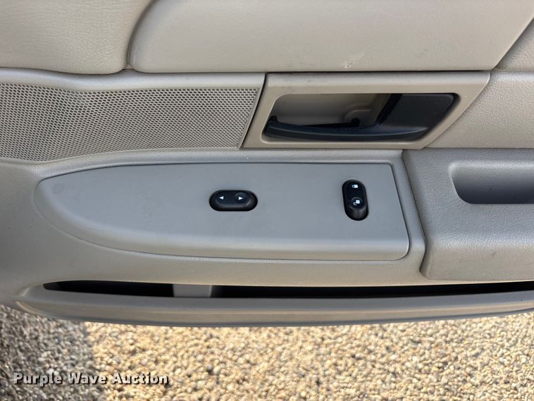 image for item FC2281 2007 Ford Crown Victoria 
