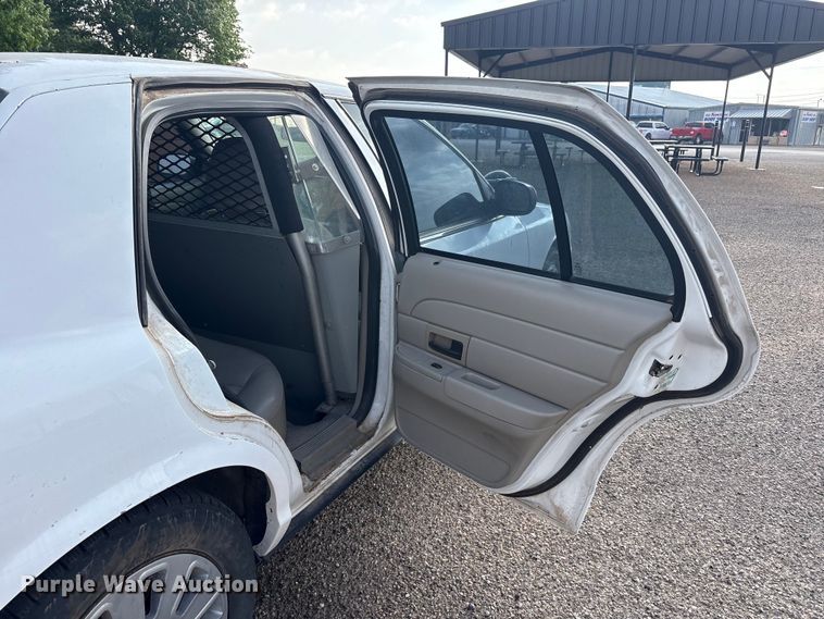 image for item FC2281 2007 Ford Crown Victoria 