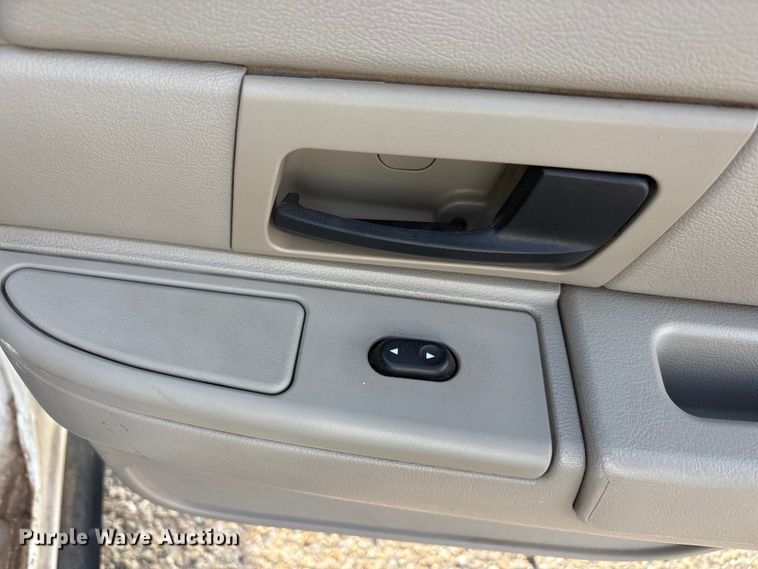 image for item FC2281 2007 Ford Crown Victoria 