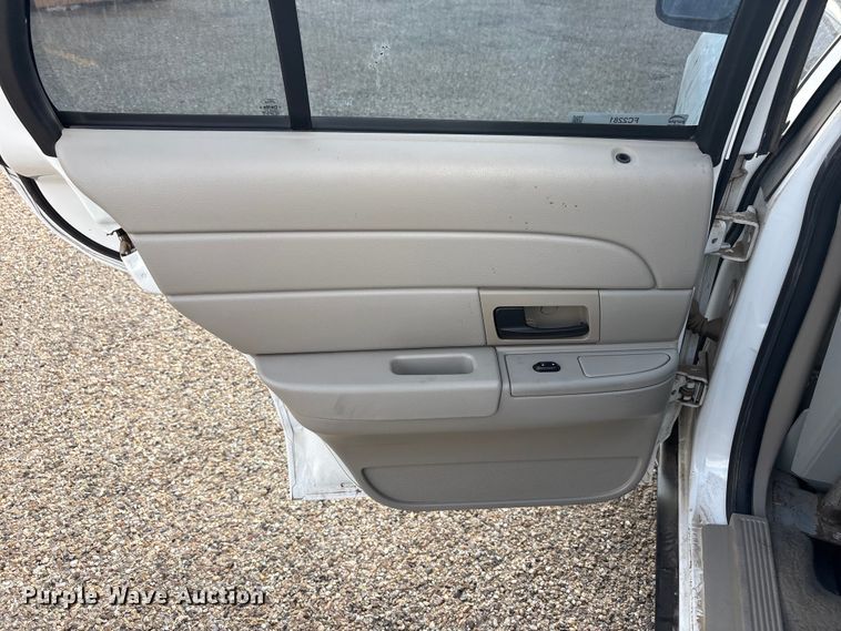 image for item FC2281 2007 Ford Crown Victoria 