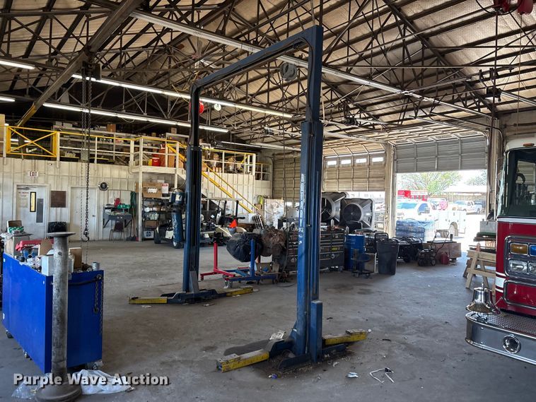 image for item FC2283 Rotary lift two post automotive lift