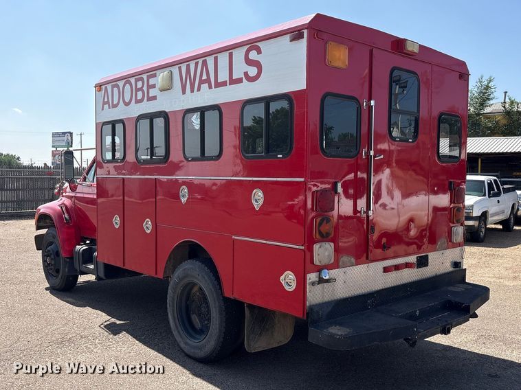 image for item FC2288 1996 Ford F800 bus