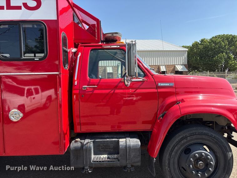 image for item FC2288 1996 Ford F800 bus