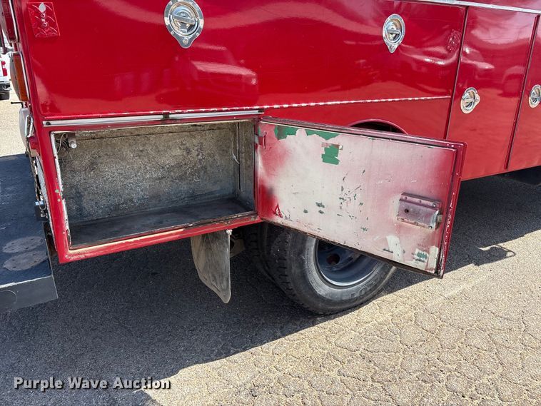 image for item FC2288 1996 Ford F800 bus