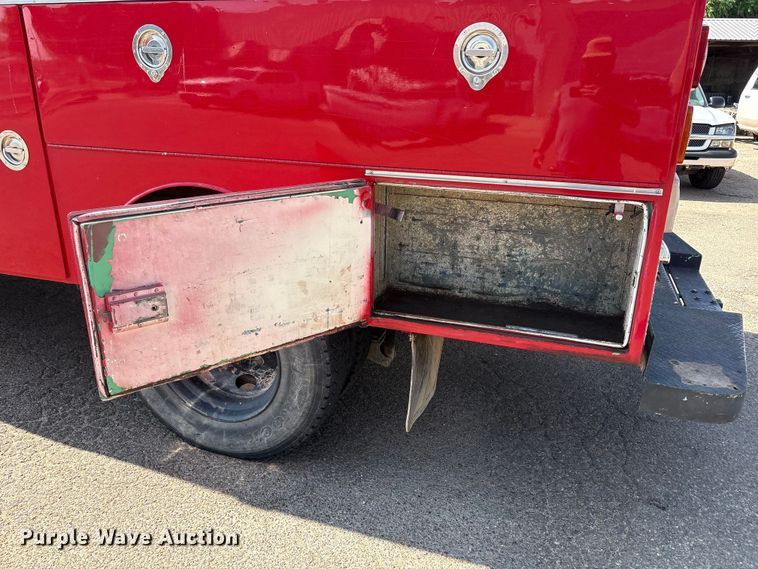 image for item FC2288 1996 Ford F800 bus