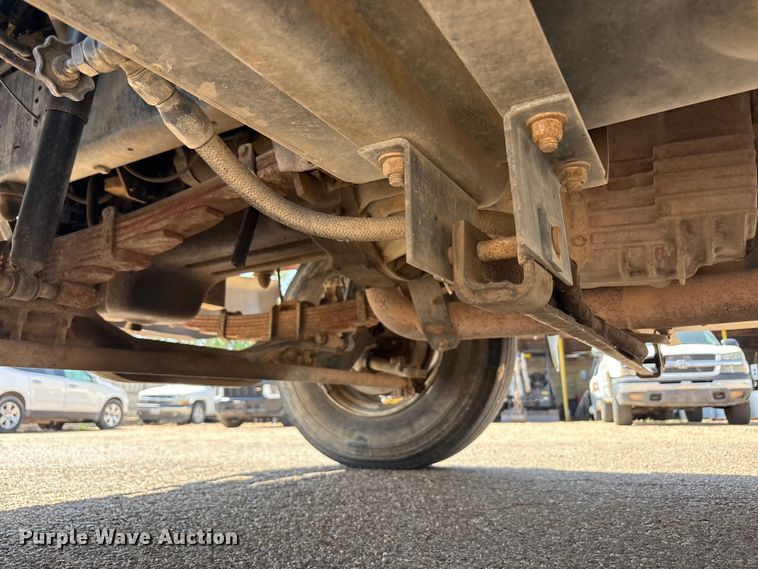 image for item FC2288 1996 Ford F800 bus