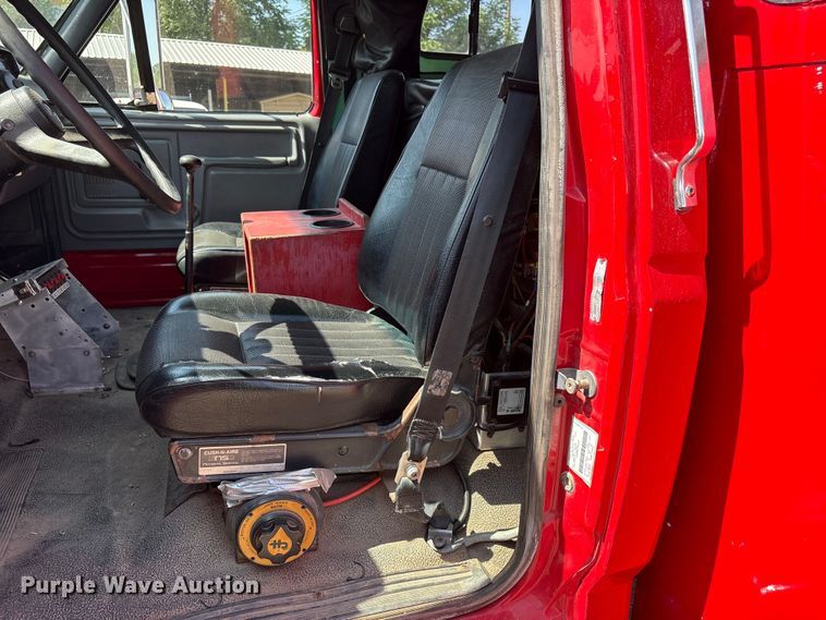 image for item FC2288 1996 Ford F800 bus