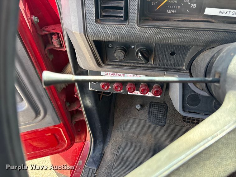 image for item FC2288 1996 Ford F800 bus