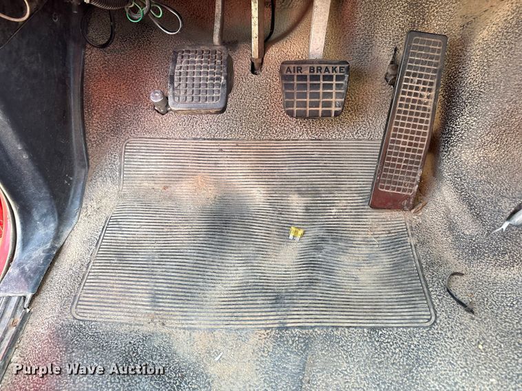 image for item FC2288 1996 Ford F800 bus