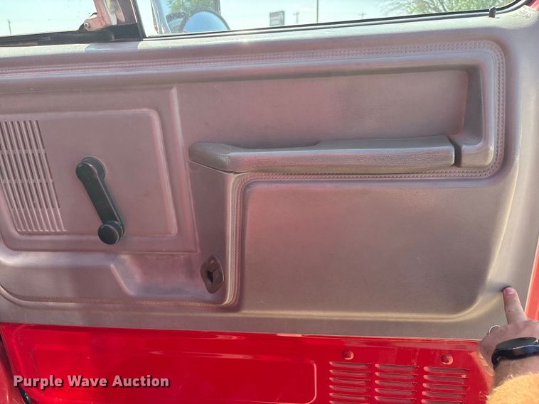 image for item FC2288 1996 Ford F800 bus