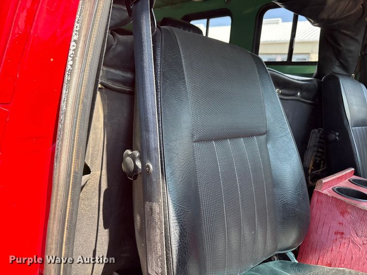 image for item FC2288 1996 Ford F800 bus