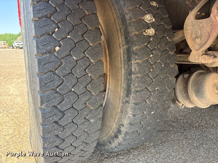 image for item FC2288 1996 Ford F800 bus