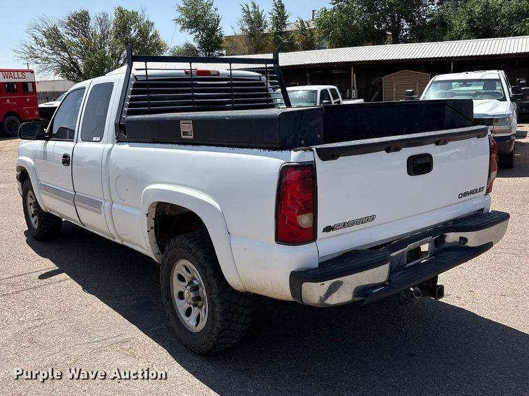 image for item FC2290 2005 Chevrolet Silverado 1500 Ext. Cab pickup truck