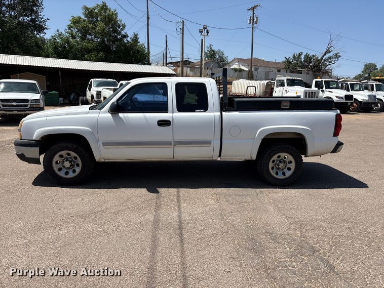 image for item FC2290 2005 Chevrolet Silverado 1500 Ext. Cab pickup truck