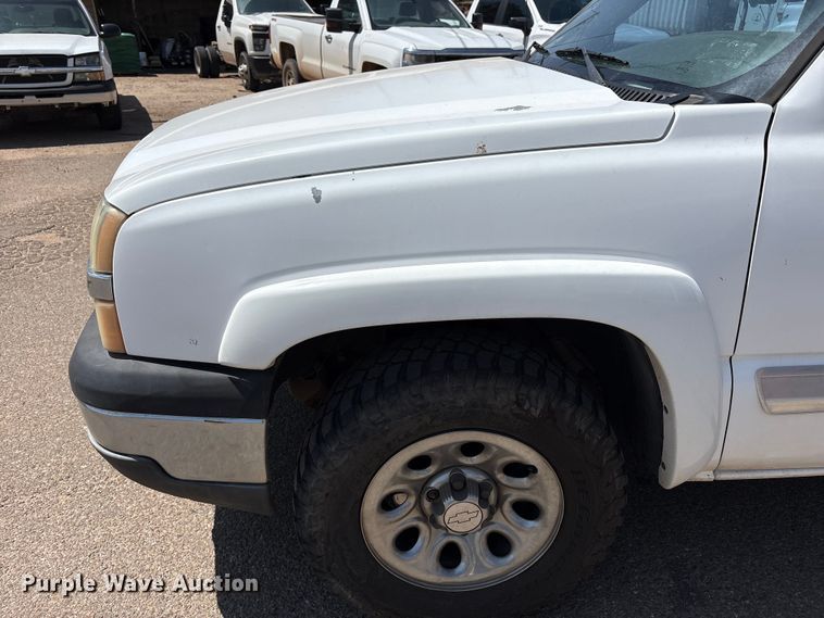 image for item FC2290 2005 Chevrolet Silverado 1500 Ext. Cab pickup truck