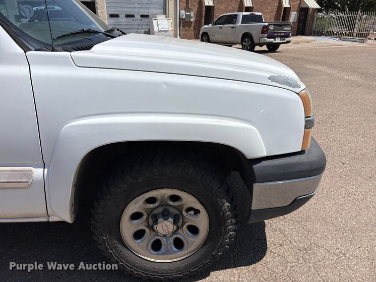 image for item FC2290 2005 Chevrolet Silverado 1500 Ext. Cab pickup truck