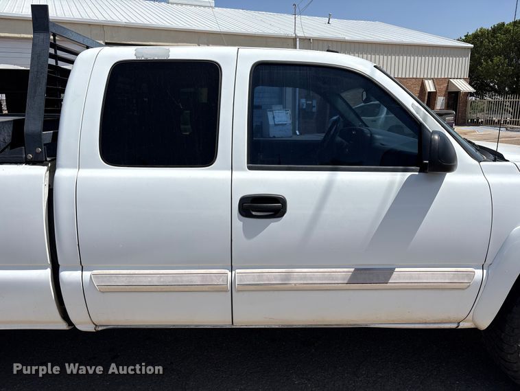 image for item FC2290 2005 Chevrolet Silverado 1500 Ext. Cab pickup truck