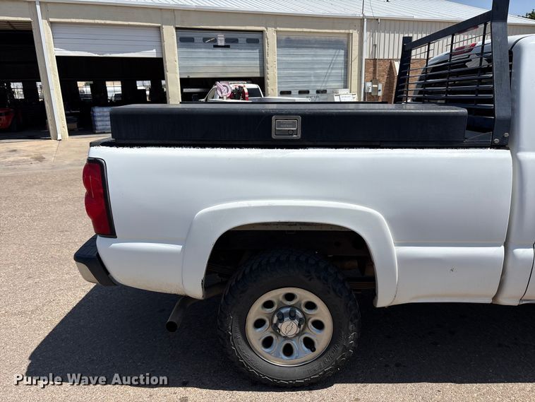 image for item FC2290 2005 Chevrolet Silverado 1500 Ext. Cab pickup truck