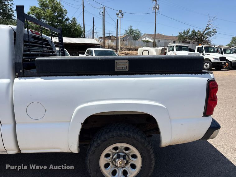 image for item FC2290 2005 Chevrolet Silverado 1500 Ext. Cab pickup truck
