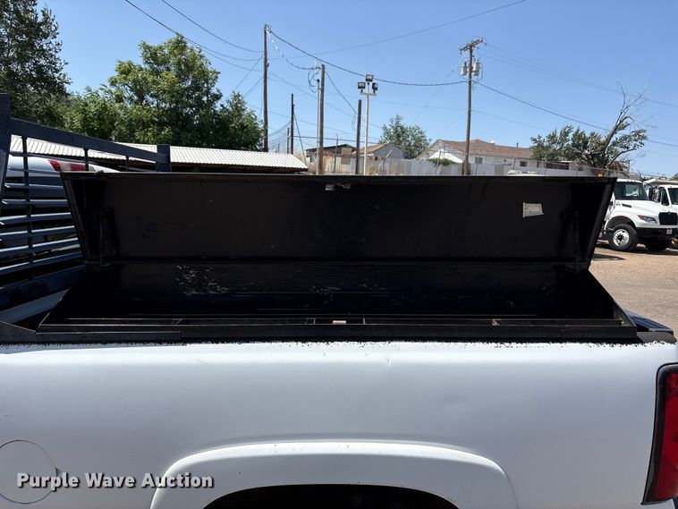 image for item FC2290 2005 Chevrolet Silverado 1500 Ext. Cab pickup truck