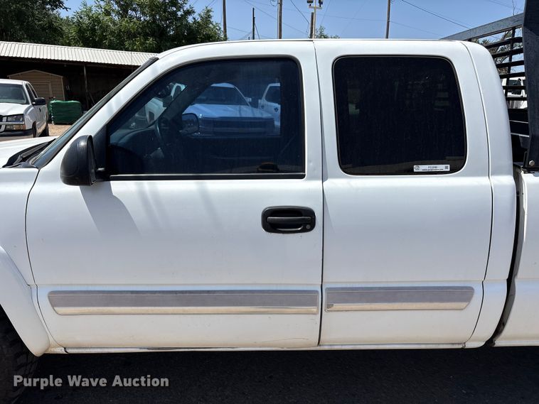 image for item FC2290 2005 Chevrolet Silverado 1500 Ext. Cab pickup truck