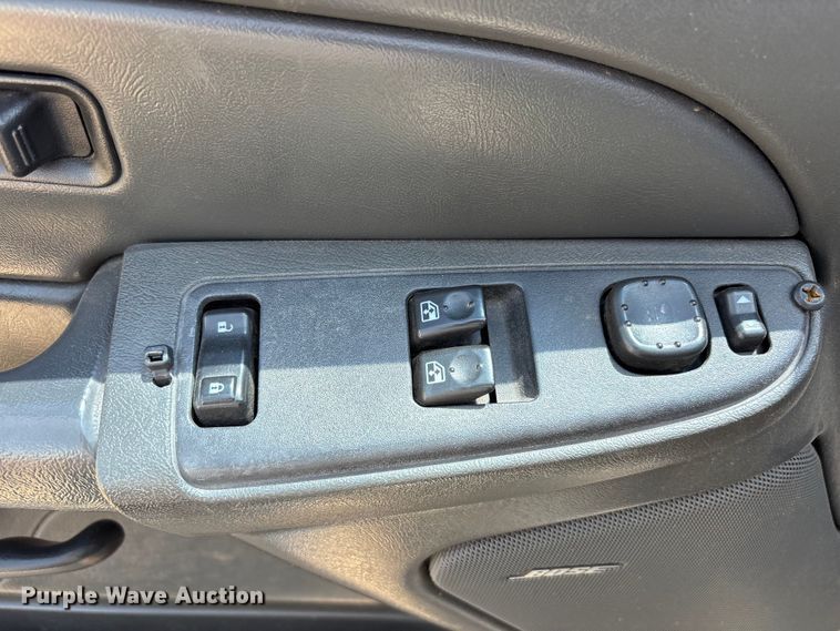 image for item FC2290 2005 Chevrolet Silverado 1500 Ext. Cab pickup truck