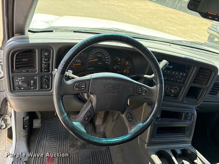 image for item FC2290 2005 Chevrolet Silverado 1500 Ext. Cab pickup truck