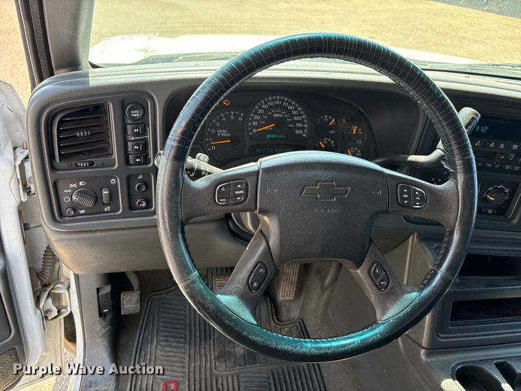 image for item FC2290 2005 Chevrolet Silverado 1500 Ext. Cab pickup truck